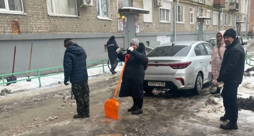 После видео Губерниева на Первомайском проспекте начали расчищать снег