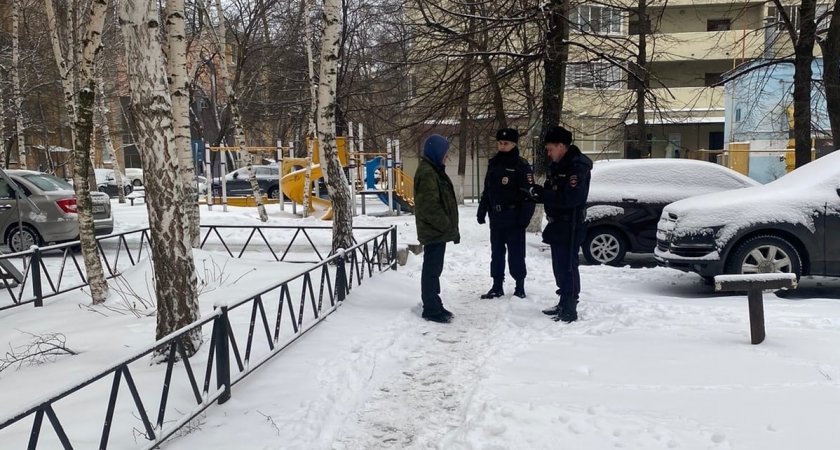В Рязани заметили проверяющих документы у прохожих полицейских