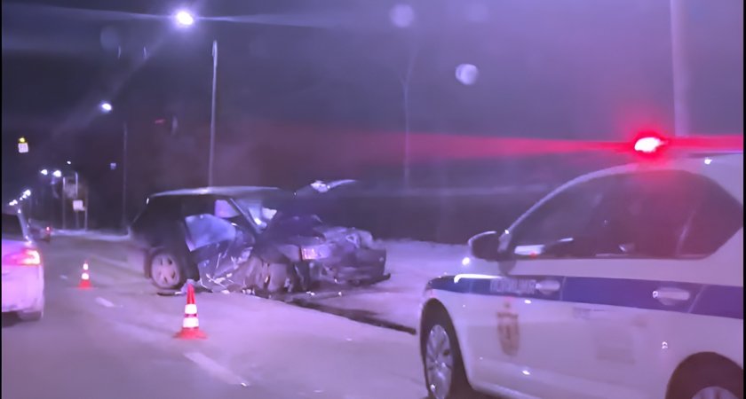 Рязанец на Land Rover врезался  в столб на Московском шоссе вечером 8 января