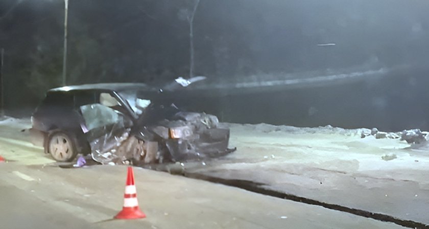 В Рязани 35-летняя пассажирка Range Rover травмировалась при наезде на столб