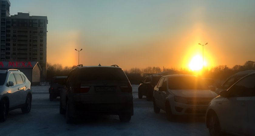 Утром 9 января жители Рязани засняли солнечное гало над городом