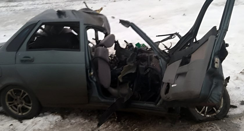 13 января два человека скончались из-за аварии с участием Приоры и МАЗа