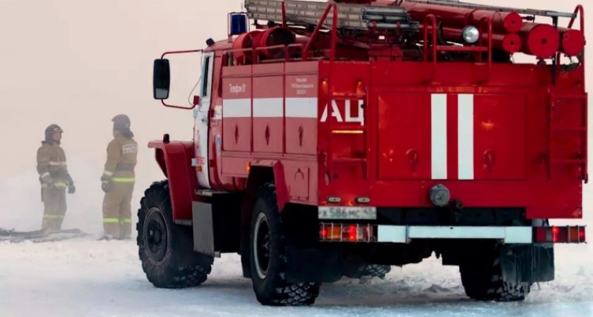 В Рязани утром пожарные спасали людей из полыхающей многоэтажки