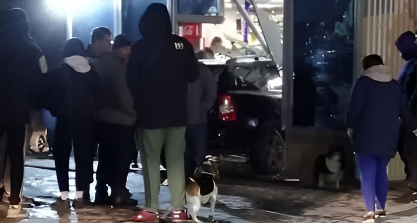 В Рязани вечером 15 января Chevrolet Lacetti врезался в торговый ларек 