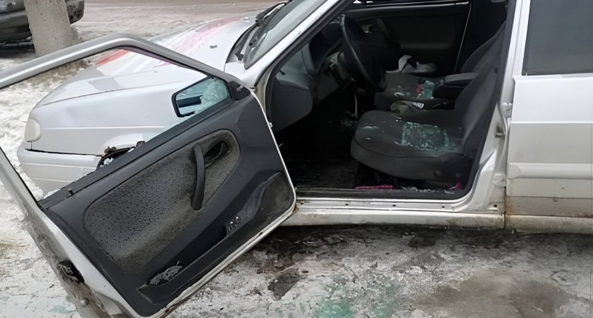 18 января в Песочне сломали автомобиль ВАЗ-2114 на улице Новоселов