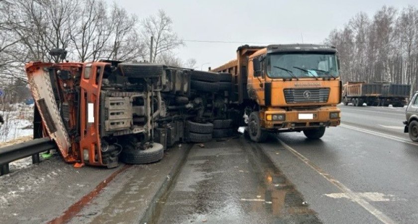 В ДТП с двумя грузовиками в Рязани пострадал 24-летний водитель
