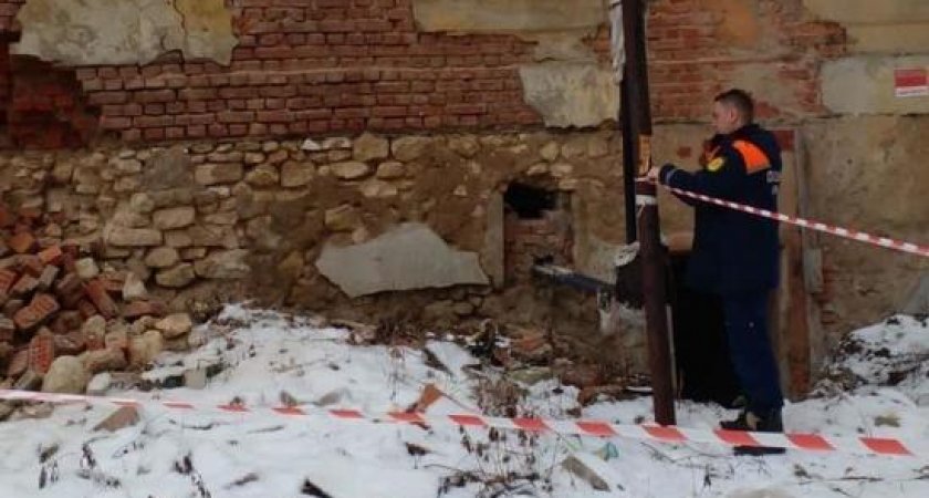 Жители разрушающегося дома на проезде Грибоедова в Рязани отказываются переезжать