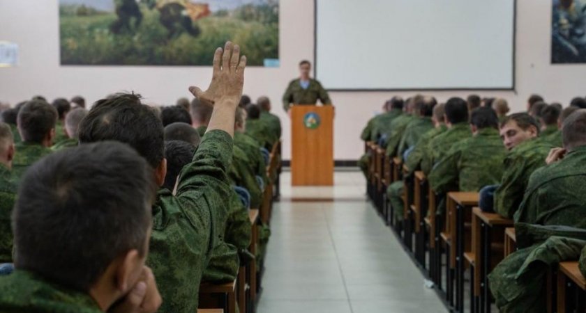 В Рязгордуме задумали ввести начальную военную подготовку для студентов колледжей