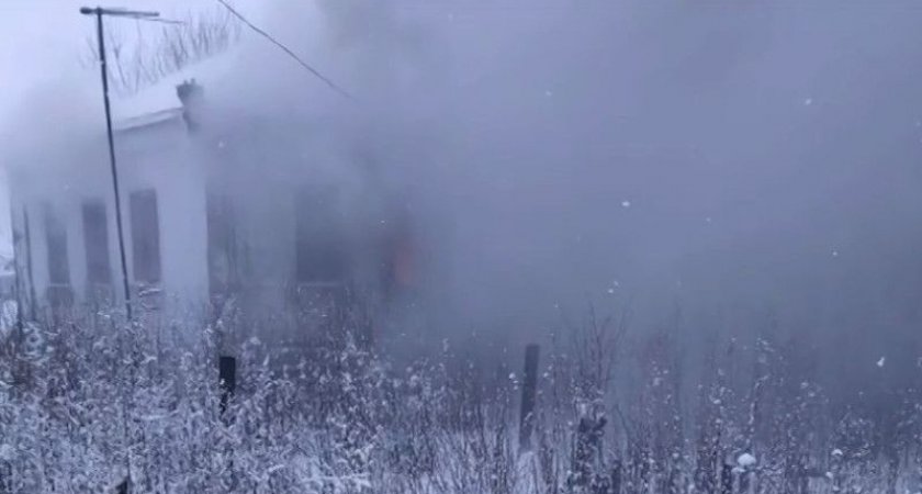 Из смертельного пожара в Рязанском районе спасся один человек