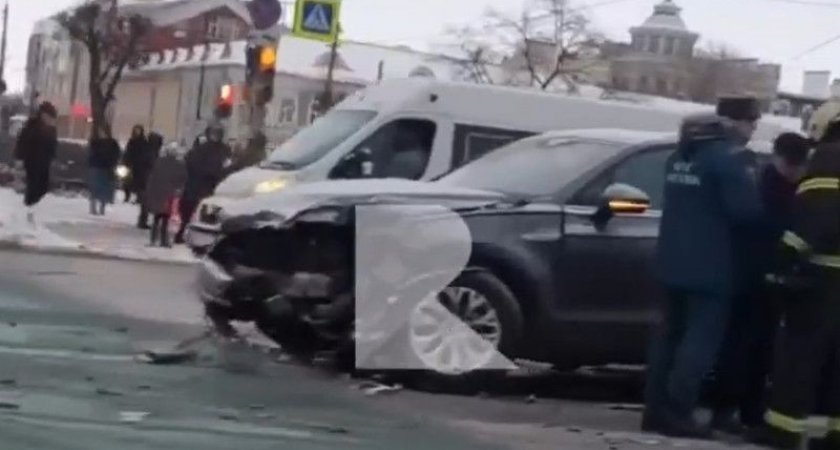 В центре Рязани произошло серьезное ДТП с маршруткой