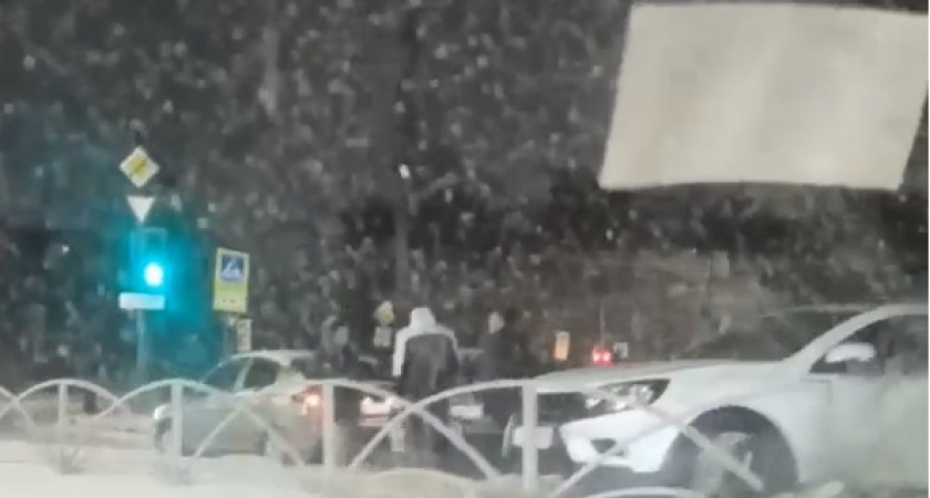 В Рязани на повороте на улицу Чкалова произошла массовая авария