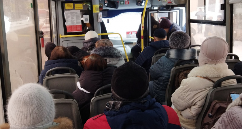 "Пассажирка умоляла остановиться": В Рязани маршрутка проехала мимо ребенка на остановке