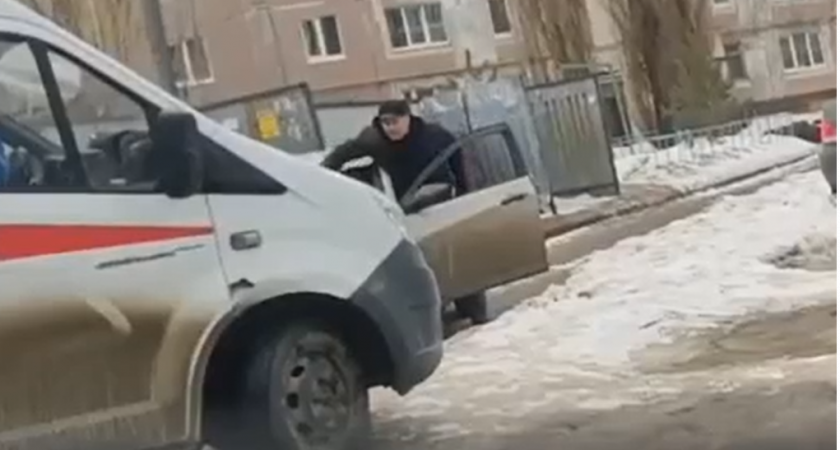 В Рязани улице Зубковой водитель легковушки не пропустил «скорую»