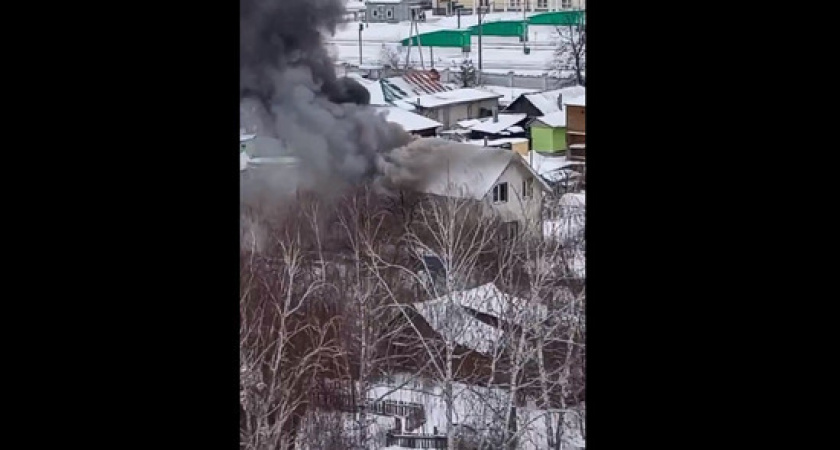 Утром 8 марта на Михайловском шоссе в Рязани вспыхнул частный дом