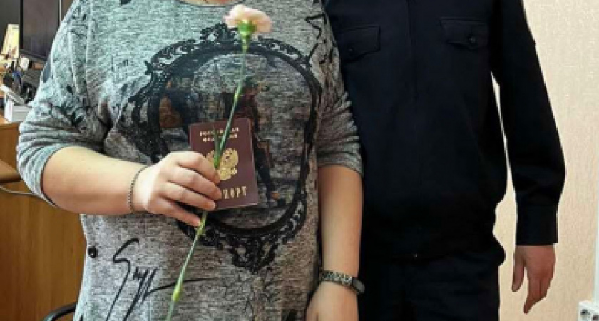 В Рязанском районе гражданам ЛНР торжественно вручили российские паспорта 