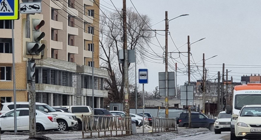 В Рязани на Солотчинском шоссе из-за порыва ветра перевернулся светофор