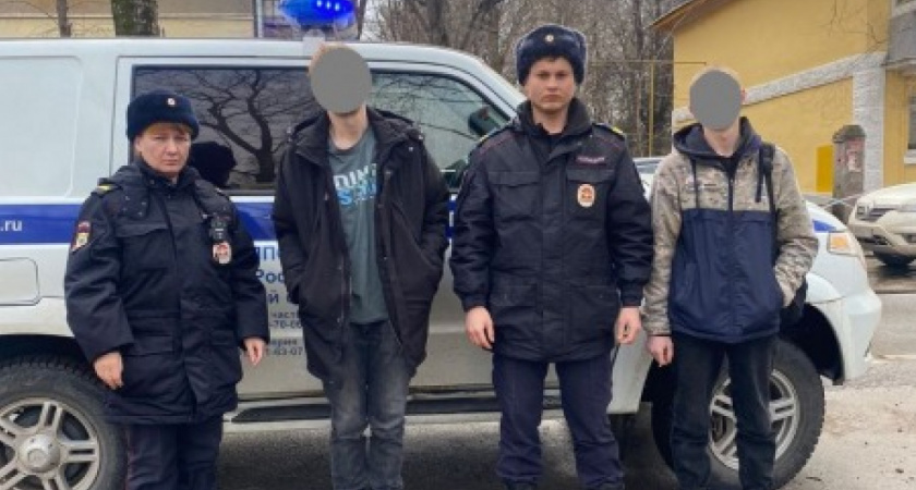 В Рязани на улице Шевченко полиция задержала мужчину с «синтетикой»