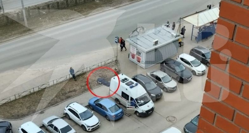 На улице Новосёлов в Рязани возле остановки скончался 66-летний мужчина 
