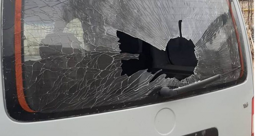 В Рязанской области неизвестные разбили окно в автомобиле депутата Макеева