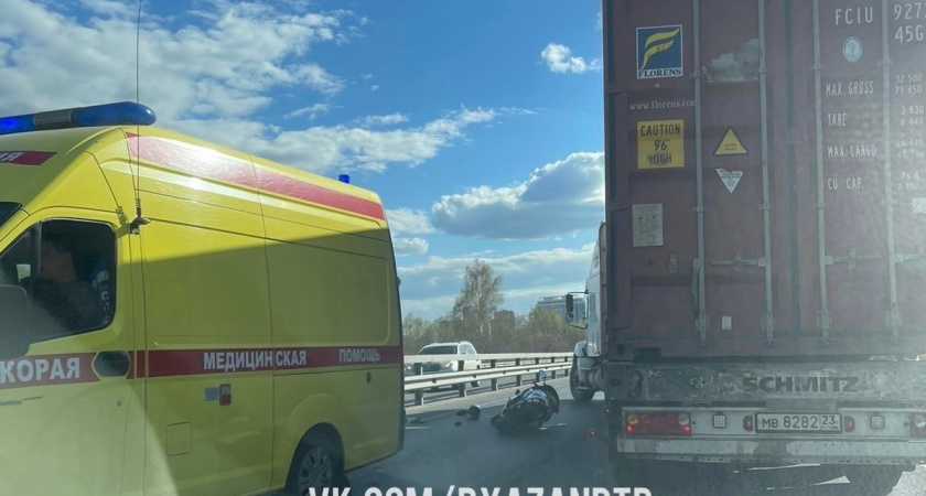 В Рязани на Солотчинском шоссе мотоциклист попал в ДТП