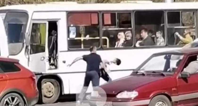 В Рязани на видео попала драка двух водителей маршруток на Московском шоссе