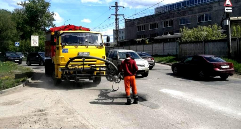 В Рязани за неделю отремонтировали выбоины на 17 участках автодорог