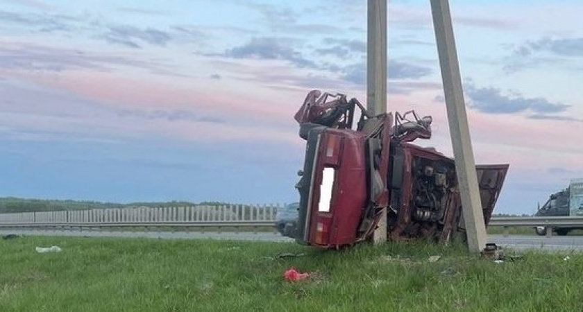 В Рязанском районе 29-летний водитель ВАЗ-2105 погиб, врезавшись в столб