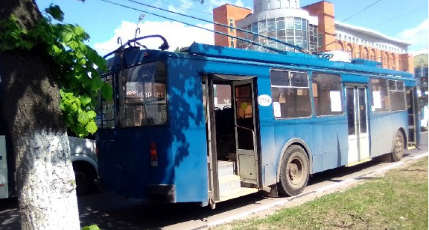 В Рязани жители просят решить кардинально проблему с затором троллейбусов