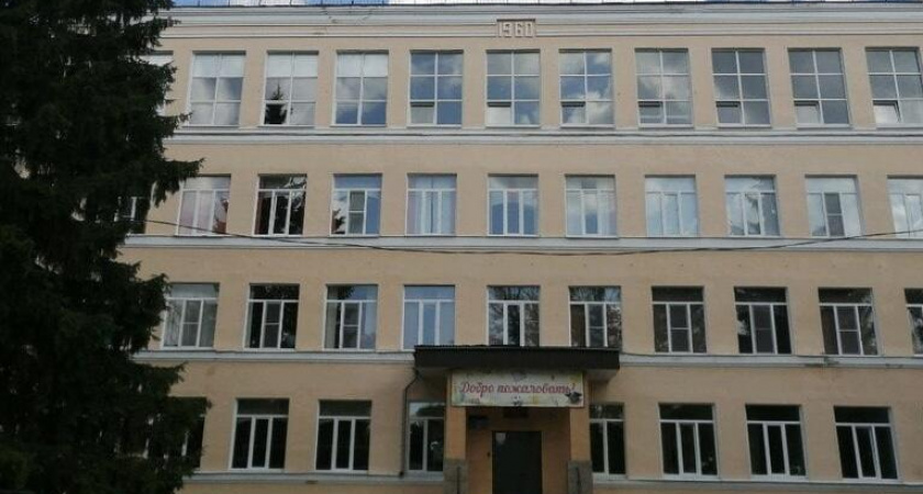 Власти Рязани заявили об обрушении части потолочного перекрытия в школе №21