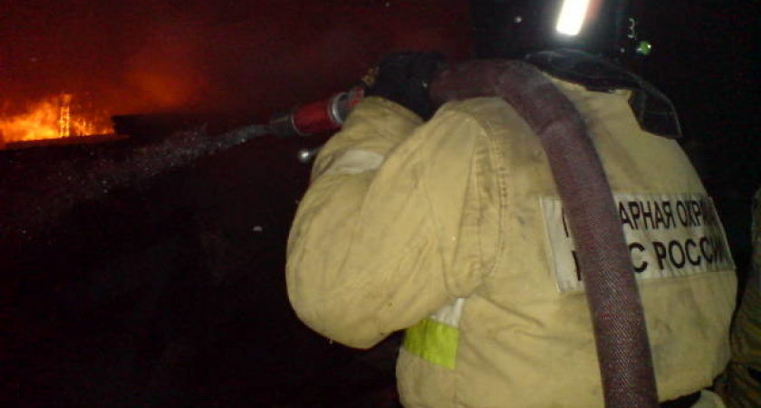 В Рязани вечером 22 мая при пожаре в легковом автомобиле погиб человек