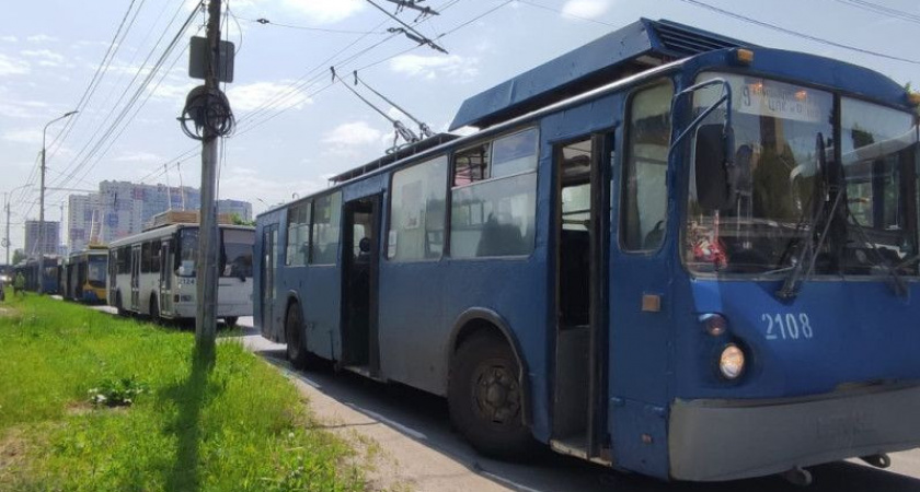 На Московском шоссе в Рязани 25 мая произошел обрыв троллейбусных проводов 