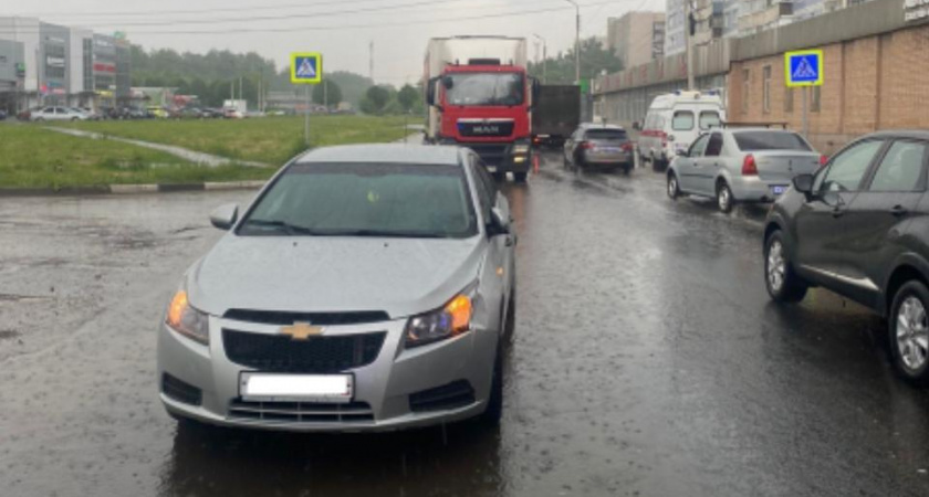 На улице Бирюзова в Рязани в результате наезда иномарки пострадала 20-летняя девушка