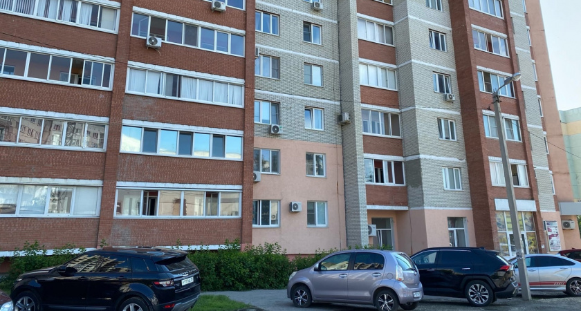 После падения с балкона 9 этажа в Дашково-Песочне Рязани скончалась 38-летняя женщина