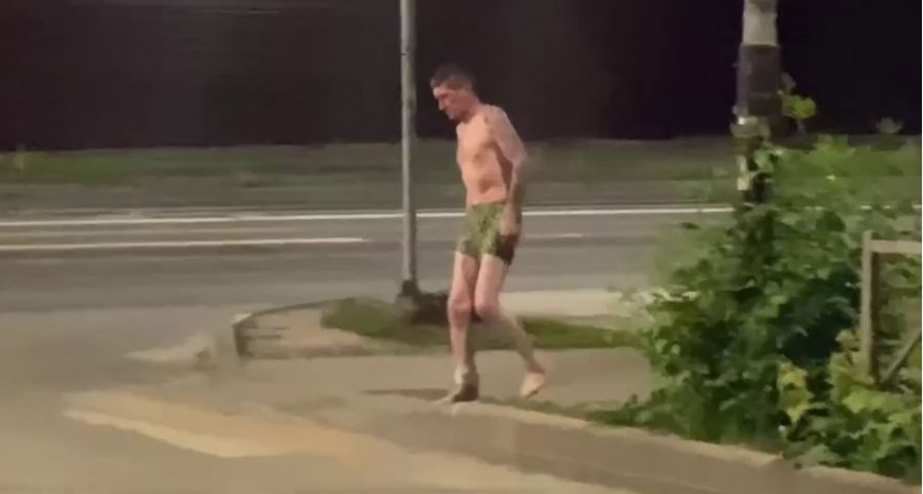 По ночным улицам Рязани гулял мужчина без одежды