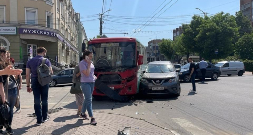 На улице Ленина в Рязани произошло ДТП с участием маршрутки №73