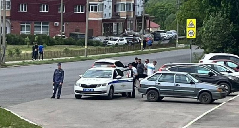 На Славянском проспекте в Рязани полиция массово останавливает автомобили 