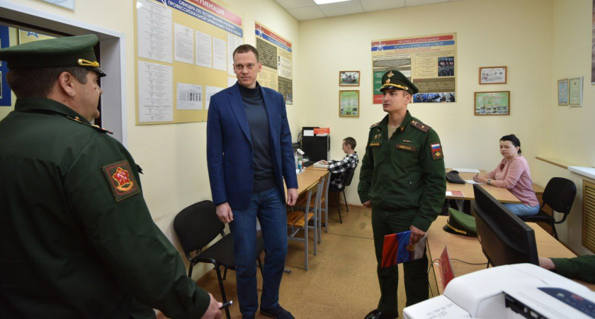 Павел Малков посетил пункт отбора на военную службу по контракту