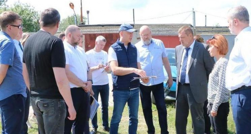 Виталий Артёмов проверил площадку будущей школы в Семчино