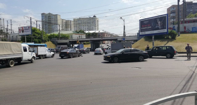 На Московском шоссе из-за ДТП образовалась 1,5-километровая пробка