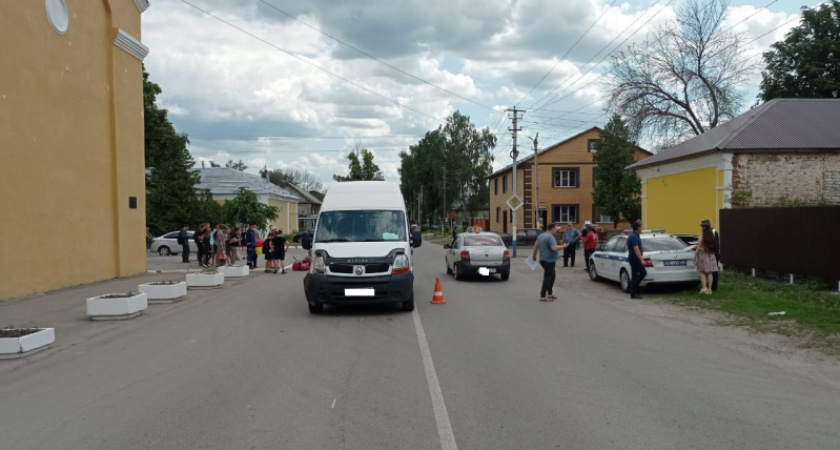 В Ряжске в ДТП с Renault Master пострадал 15-летний подросток на мопеде 
