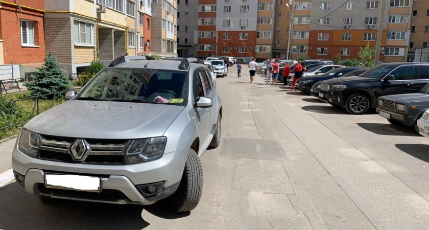 На улице Новоселов в Рязани водитель кроссовера Renault сбил 6-летнего ребёнка 