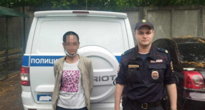 В Рязани на улице задержали подозреваемую в краже
