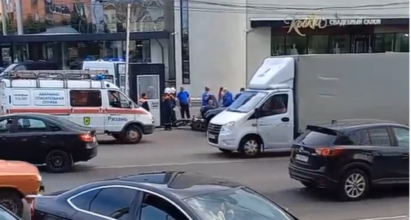 На улице Вокзальной в Рязани в ДТП с Porsche и мотоциклом пострадал 44-летний мужчина