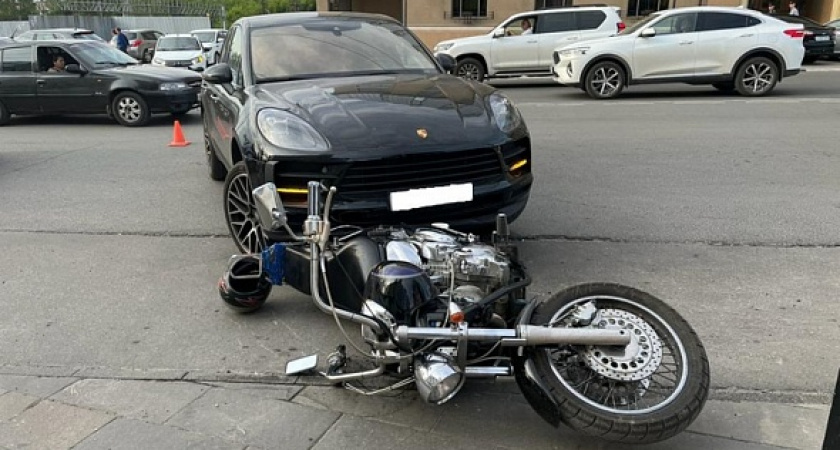 Полиция опубликовала фото с места ДТП с мотоциклом и Porsche на улице Вокзальной в Рязани