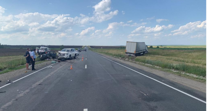 Полиция опубликовала фото с места смертельного ДТП с Cadillac в Рязанской области