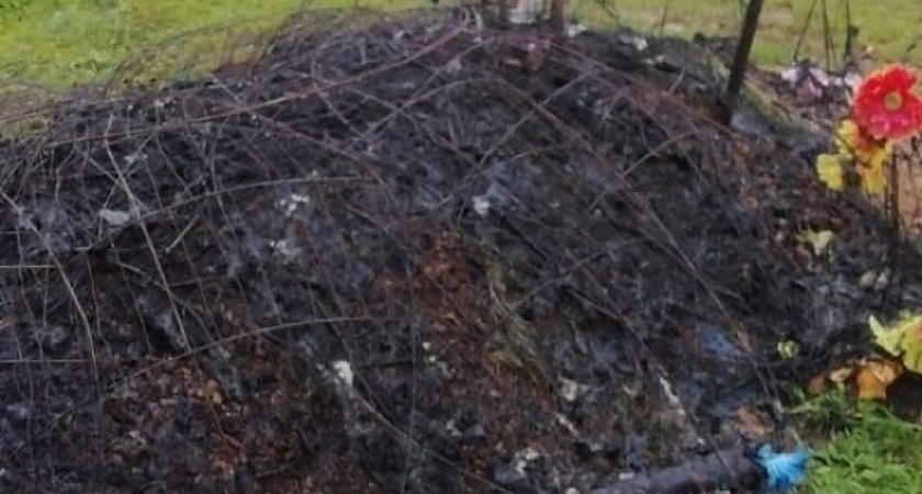 Неизвестные сожгли могилу участника СВО в Рязанской области