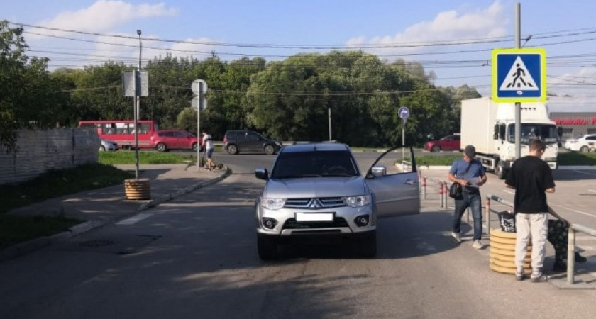 На Московском шоссе в Рязани 55-летняя водитель Mitsubishi сбила двух подростков