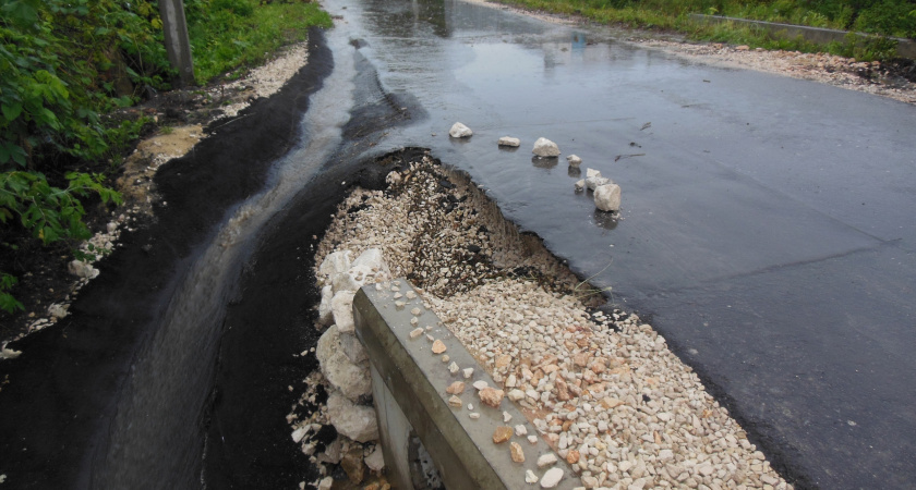 Жители Сапожка Рязанской области пожаловались на размытую после ремонта дорогу