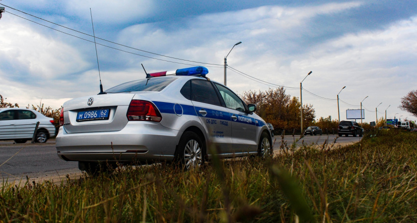 На улице Нижне-Трубежной полицейские задержали 17-летнего подростка на Subaru