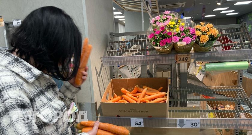 В рязанском супермаркете «Дикси» блогеры крушили просроченные продукты